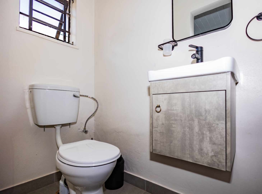 To Let 1 Bedroom Property for Rent in Oakdale Western Cape